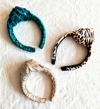 Load image into Gallery viewer, Knotted Hairband - Leopard Print
